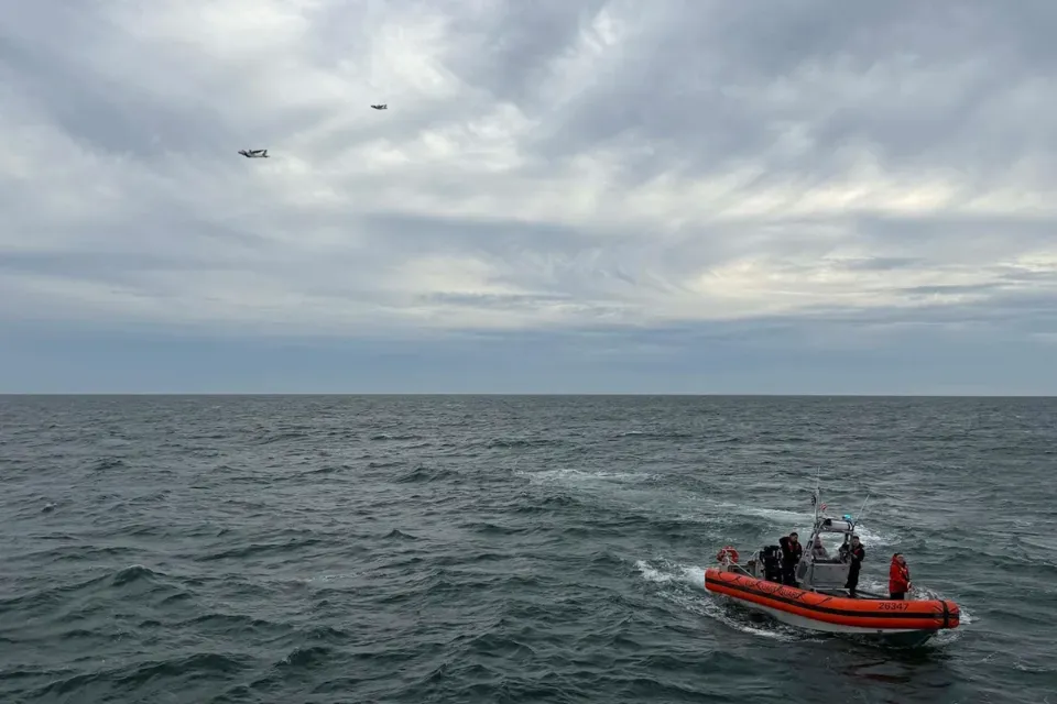 US Coast Guard Suspends Search for Six After Medical Aircraft Crash