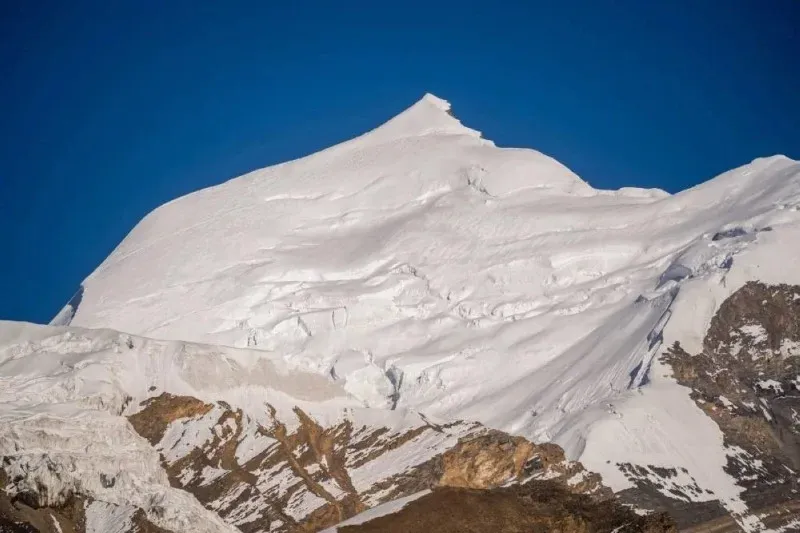 Nepal Halts Rescue After Avalanche Leaves 16 Missing