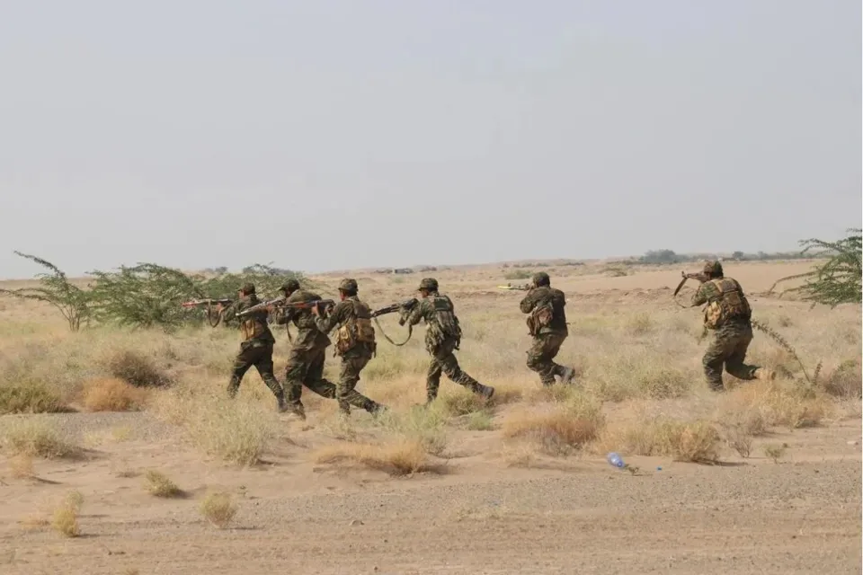 Yemeni Forces Intercept Houthi Ballistic Missile