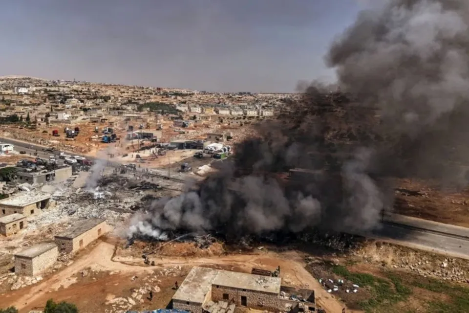 إصابة أربعة أشخاص في انفجارات بمستودع أسلحة قرب حلب