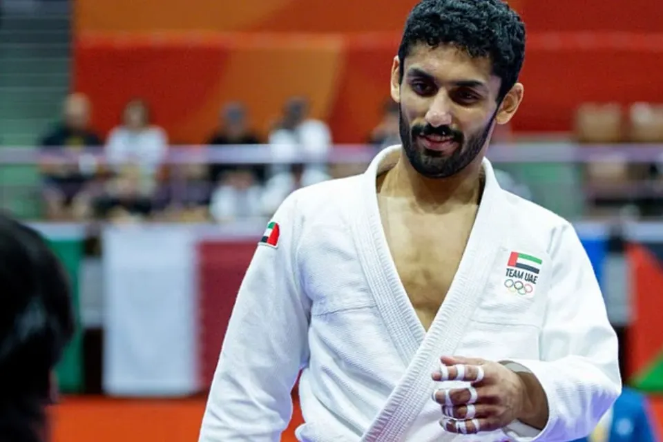 خالد الشحي لاعب الإمارات يحتفظ بذهبية الألعاب الآسيوية بعد فوزه على مواطنه عمر السويدي في نهائي الجوجيتسو لوزن 62 كجم للرجال. الصورة: من المصدر