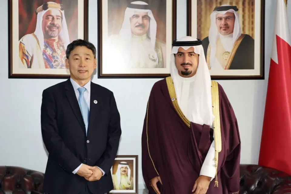 البحرين وكوريا الجنوبية تبحثان تعزيز التعاون مع تسلم السفير الجديد مهام منصبه