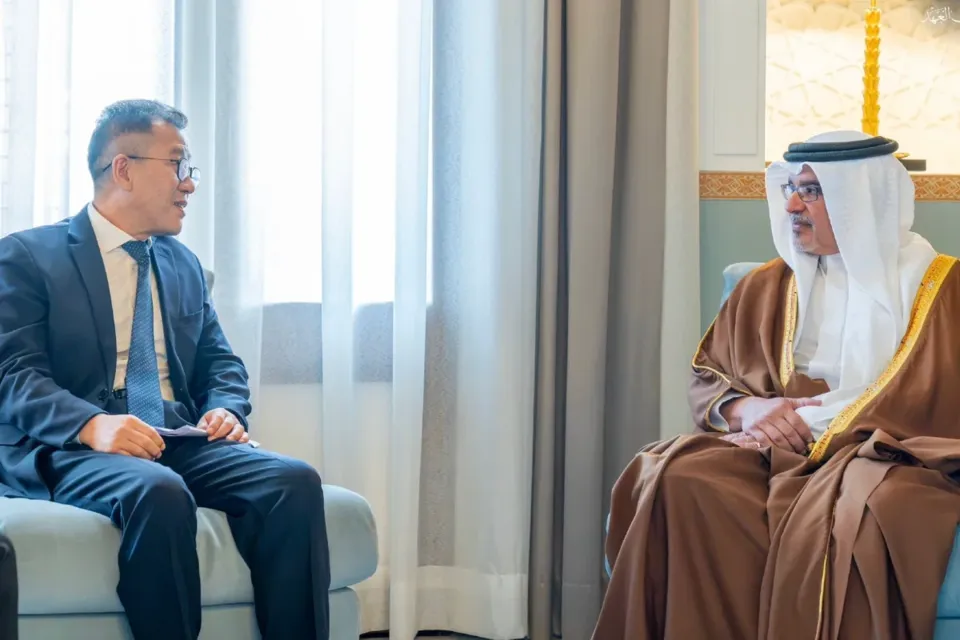 البحرين والصين تبحثان توسيع التعاون الثنائي