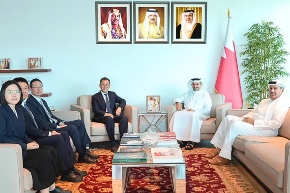 Industry Minister receives outgoing Chinese Ambassador Ni Ruchi