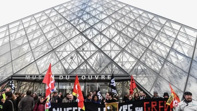 Louvre reopens after being blocked by strikers