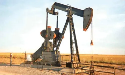 روسيا والسعودية تؤيدان مواصلة خفض إنتاج النفط
