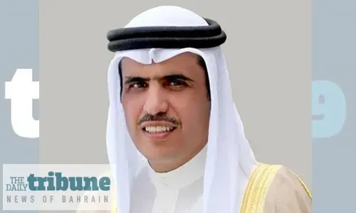 الوزير يشيد بدور صحيفة الأيام