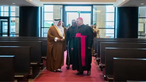 سمو ولي العهد يلتقي قادة دينيين مسيحيين ويؤكد الالتزام بالوحدة والأمان