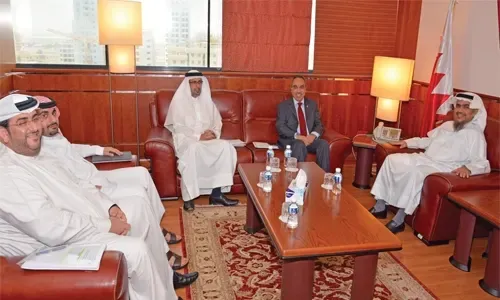 مناقشة احتياجات تنمية الموارد البشرية في البحرين
