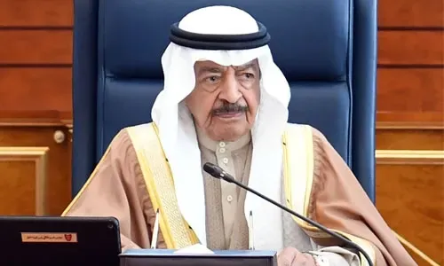 رئيس الوزراء يشيد بدور قوة دفاع البحرين