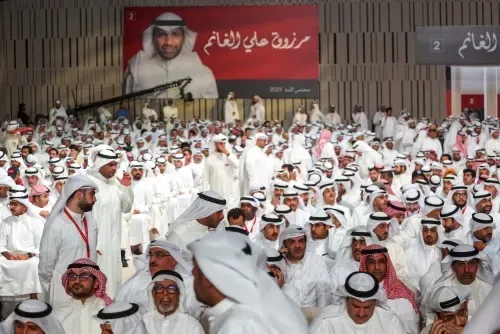 Kuwaitis elect new parliament in hope of ending stalemate