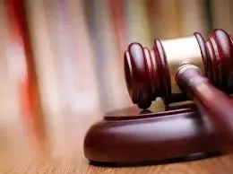 Detention renewed in court staff bribe case
