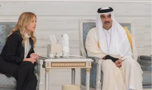 رئيسة الوزراء الإيطالية ميلوني تقدم تعازيها لأمير قطر