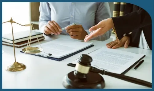 المحكمة تحدد موعد النطق بالحكم في قضية احتيال كبرى تضم 10 متهمين