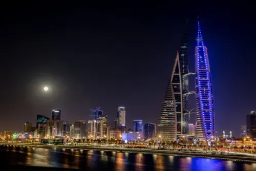 رياح قوية وطقس أكثر برودة يمثلان تحولاً موسمياً في البحرين
