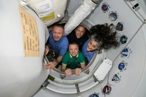‘Stranded’ NASA astronaut backs Musk in early rescue plan row