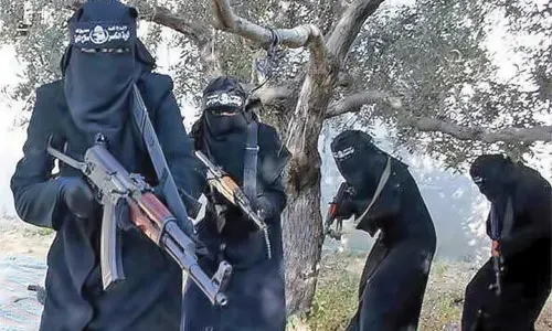 منع نساء وأطفال سعوديين من الانضمام إلى الحرب في سوريا