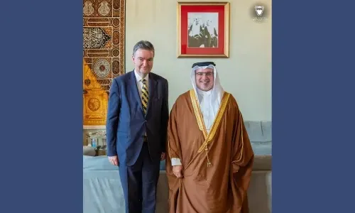 البحرين حريصة على تعزيز علاقاتها مع المجر