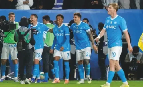 نابولي يهزم بولونيا ويتوج بكأس السوبر الإيطالي