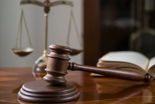 المحكمة تقضي بتعويض امرأة 3000 دينار إثر تعرضها لعضة حصان