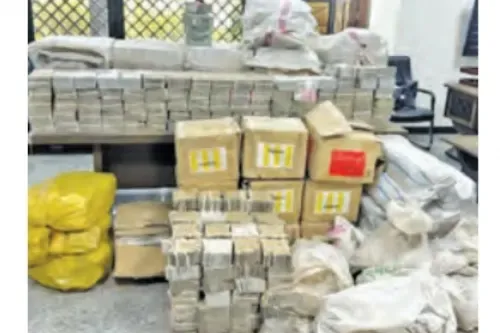 العراق يصادر 15.5 مليون دولار وكميات من الذهب في حملة لمكافحة الفساد
