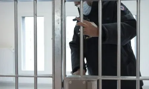Bahrain court awards convict five more years for stealing from cellmate
