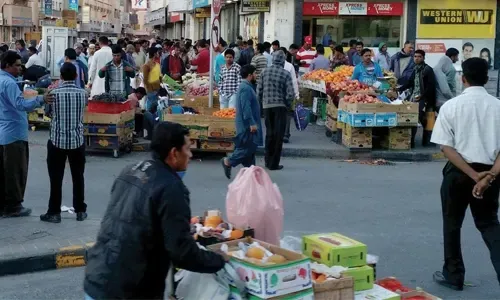 النواب يصوتون على تجريم التوظيف تحت مسمى "الفيزا الحرة"