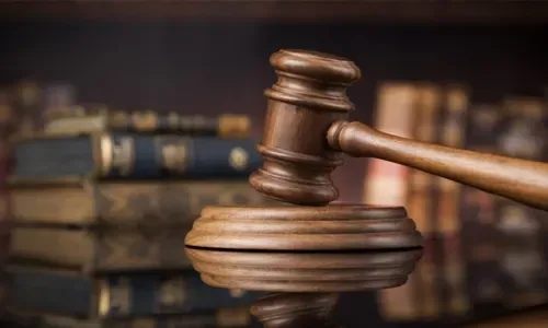 محاكمة «مدير ثروات» بتهمة جمع أموال «بطريقة غير قانونية»
