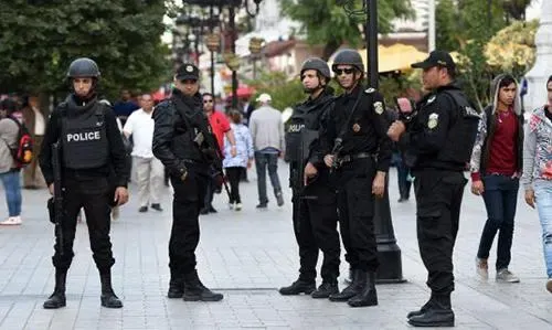 مقتل 14 شخصاً في هجوم بقنبلة استهدف حافلة للحرس الرئاسي التونسي
