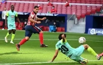 سواريز يسجل هدفين كبديل وأتلتيكو مدريد يكتسح غرناطة