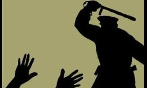 التحقيق في تصرفات الشرطة بإحدى القرى