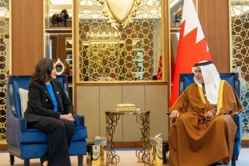 سمو ولي العهد رئيس مجلس الوزراء يلتقي حاكمة ولاية ميشيغان لتعزيز العلاقات البحرينية الأمريكية