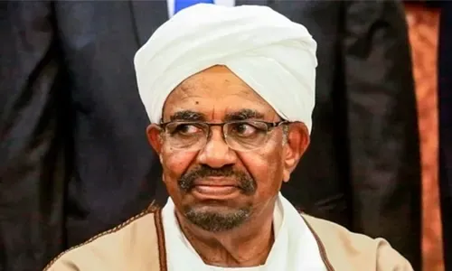 توجيه تهم للسوداني عمر البشير بحيازة واستخدام أموال أجنبية بشكل غير قانوني
