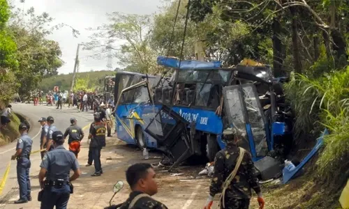 مصرع 13 طالباً وسائق حافلة في حادث سير خلال رحلة تخييم بالفلبين