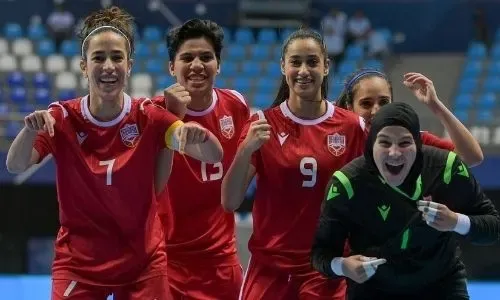 البحرين تتأهل لنهائي كرة الصالات للسيدات وتنافس على الميدالية الذهبية