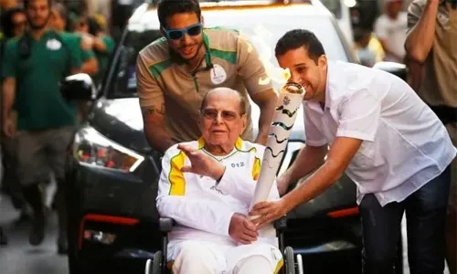 وفاة جراح التجميل البرازيلي الشهير إيفو بيتانغي عن عمر يناهز 93 عاماً