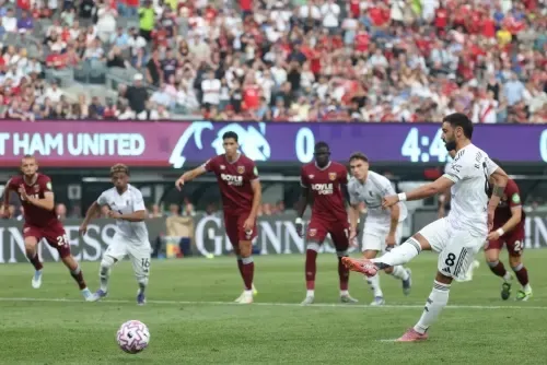 Fernandes double as Man Utd sink West Ham in Premier League US friendly