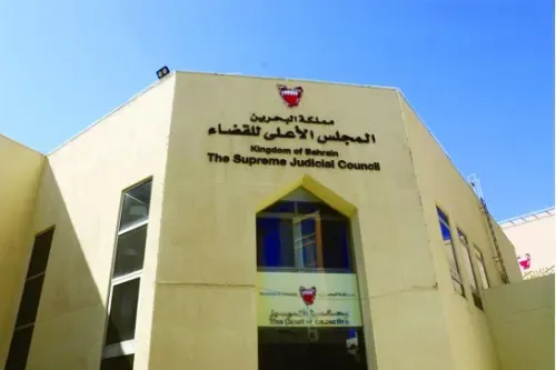 القضاة مستعدون للقضايا باللغة الإنجليزية، والتنفيذ لا يزال قيد الدراسة