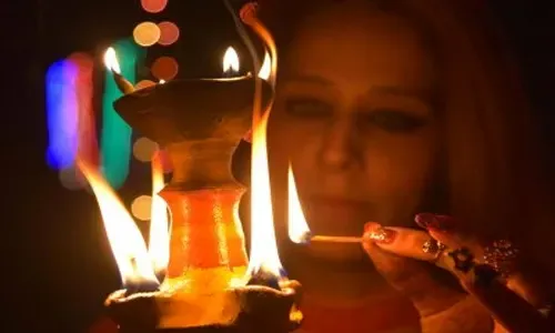 المدرسة الآسيوية في البحرين تحتفل بعيد ديوالي