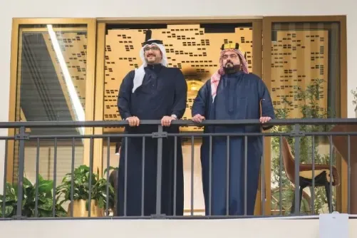 سمو الشيخ عيسى بن سلمان بن حمد يحضر السباق الثامن عشر وسط منافسة قوية ومشاركة واسعة
