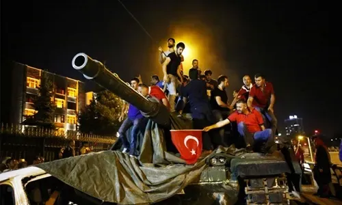 رئيس وزراء تركيا: مقتل 161 شخصاً في محاولة الانقلاب واعتقال نحو 3 آلاف