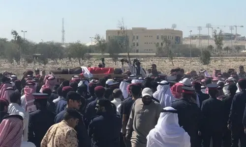 تشييع جثمان ضابط الشرطة البحريني الذي قُتل غدراً