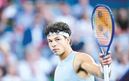 Defending champ Shelton rolls into Montreal semis