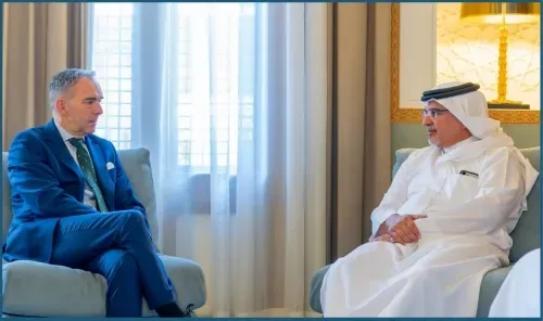 ولي العهد رئيس مجلس الوزراء يلتقي رئيس مجلس أمناء المعهد الدولي للدراسات الاستراتيجية