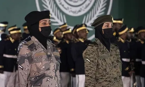 لأول مرة.. المرأة السعودية تشارك في العرض العسكري لليوم الوطني