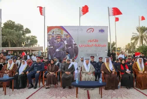 عرض الشرطة البحرينية يبهر الحشود على ساحل أبو صيبع