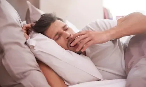 شخير عالٍ يؤدي إلى اعتداء يترك الضحية بعجز دائم