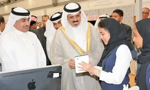 وزير التربية والتعليم يفتتح معرض معهد البحرين للتدريب