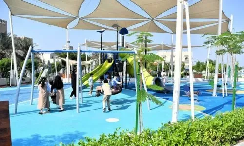 وزير شؤون البلديات والزراعة يفتتح حديقة جديدة في منطقة باربار