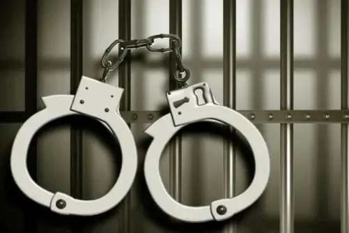 تحذير للمسافرين من البحرين إلى السعودية: احتجاز امرأة حامل بعد محاولة سائق تاكسي تهريب خمور
